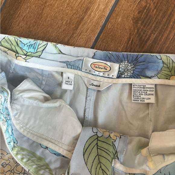 Talbots Vintage Floral Straight Leg Jeans Size 8 - Picture 3 of 3